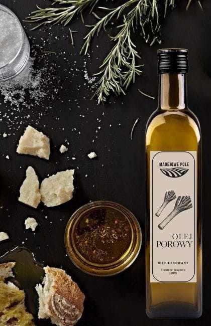 Naturalny_olej_porowy_w_miseczce_idealny_do_zup_i_sosów_o_cebulowym_aromacie