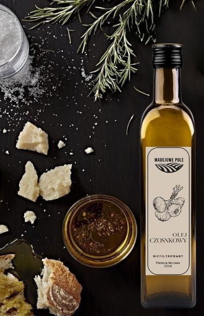 Naturalny_olej_czosnkowy_w_miseczce_idealny_do_pizzy_i_makaronu